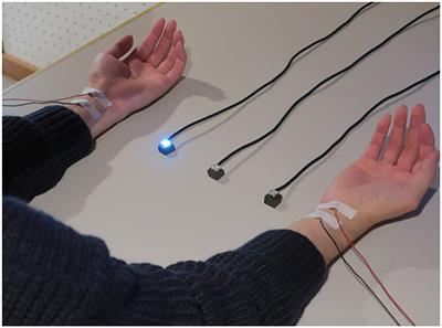 Visual stimuli in the peripersonal space facilitate the spatial prediction of tactile events—A comparison between approach and nearness effects